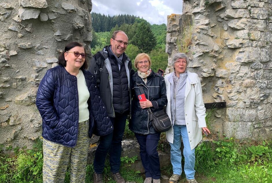 UNE VISITE GUIDEE LES RUINES DE MONTAIGLE EN V.I.P 